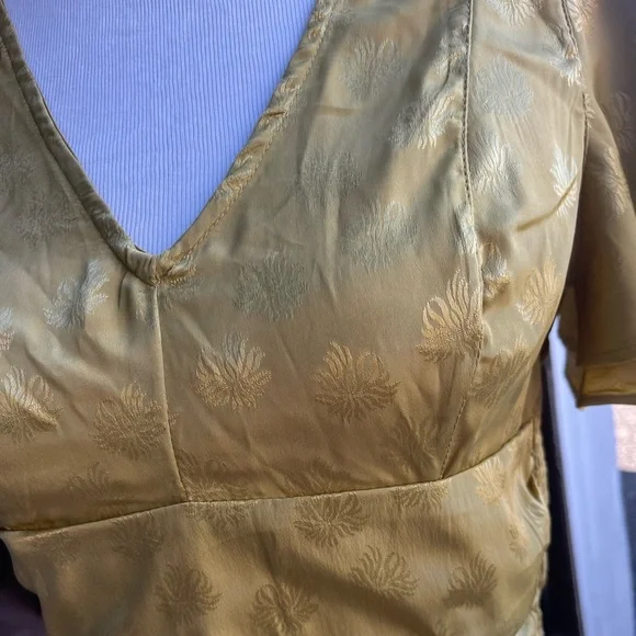 Urban Outfitters Flutter Sleeve Crop Top - Picture 2 of 5